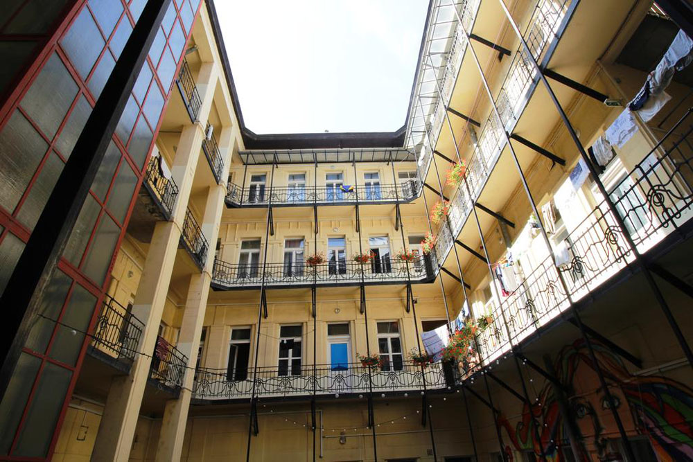 بيت شباب دي بي سي